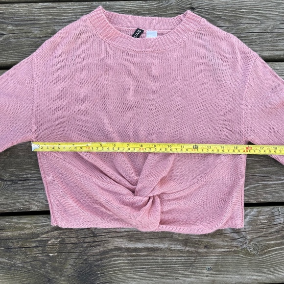 Women's Top: H&M Pink Cropped Knit Sweater With Knot Detail - Picture 7 of 10